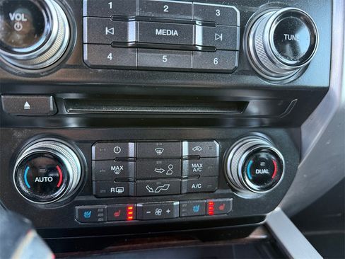 Used 2016 Ford F150 Platinum w/ Equipment Group 701A Luxury image 19