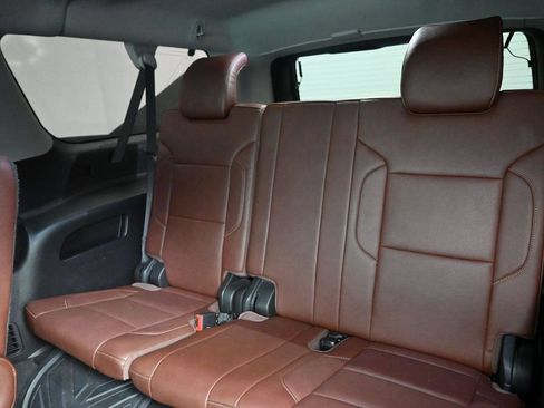 Used 2020 Chevrolet Suburban Premier w/ Premier Plus Edition RWD image 15