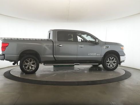Used 2017 Nissan Titan SV AWD/4WD image 7