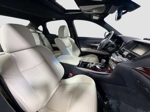 Used 2016 INFINITI Q70 3.7 w/ Technology Package AWD/4WD image 31