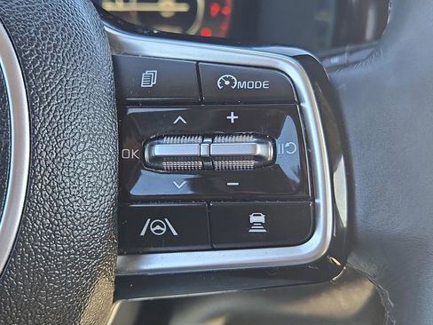 Certified 2023 Kia Sorento SX image 32