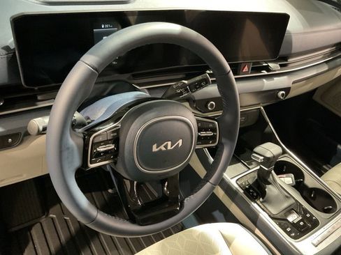 New 2026 Kia Carnival EX FWD image 11