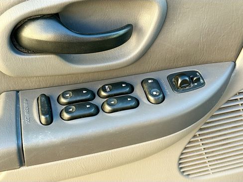 Used 2003 Ford F150 XLT image 15