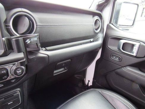Used 2020 Jeep Gladiator Overland AWD/4WD image 30