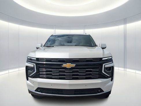 Used 2025 Chevrolet Suburban High Country AWD/4WD image 9