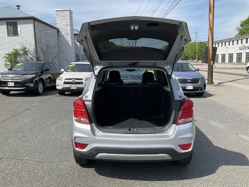 Used 2019 Chevrolet Trax LT w/ LT Convenience Package FWD image 12
