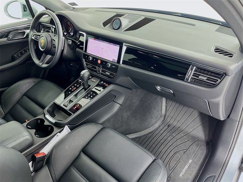 Certified 2025 Porsche Macan image 26