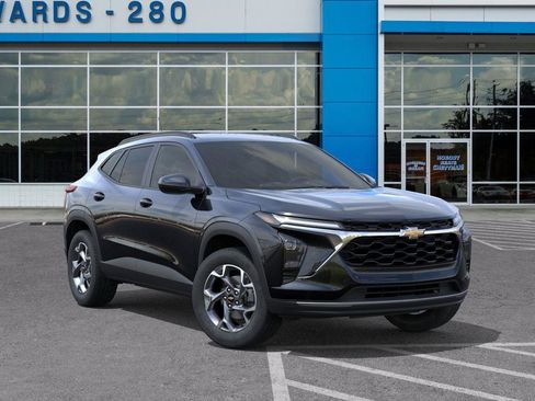 New 2026 Chevrolet Trax LT w/ Driver Confidence Package image 8