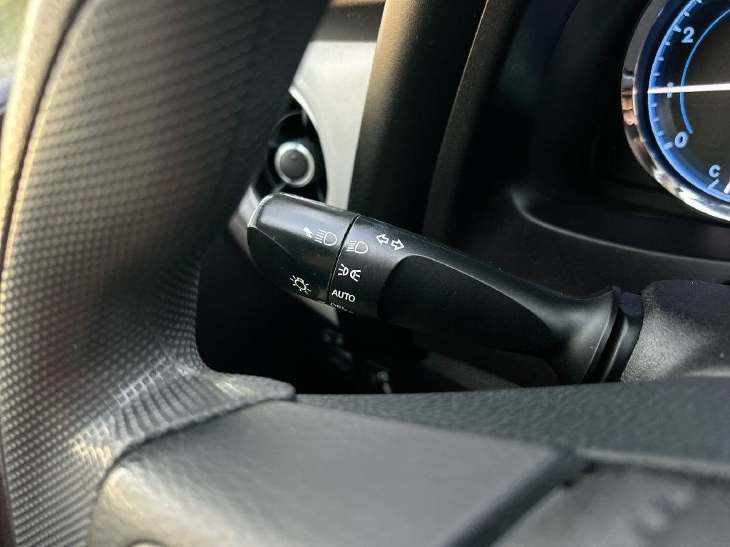 Used 2018 Toyota Corolla LE FWD image 19