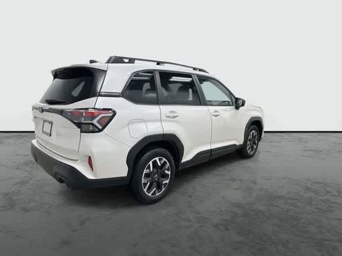 Used 2025 Subaru Forester Premium AWD/4WD image 4
