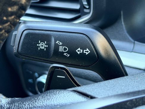 Used 2020 Ford Explorer XLT w/ Equipment Group 202A AWD/4WD image 36