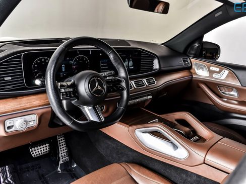 Used 2024 Mercedes-Benz GLS 580 4MATIC image 17