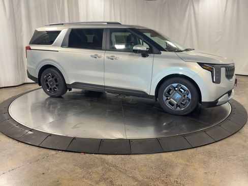 New 2026 Kia Carnival EX image 3