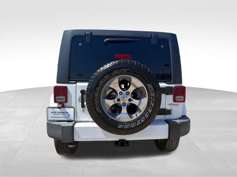 Used 2016 Jeep Wrangler Unlimited Sahara w/ Connectivity Group AWD/4WD image 4