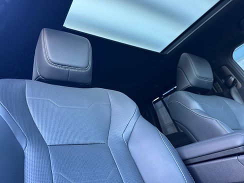 Certified 2024 Lexus GX 550 w/ Accessory Package (2T) image 21