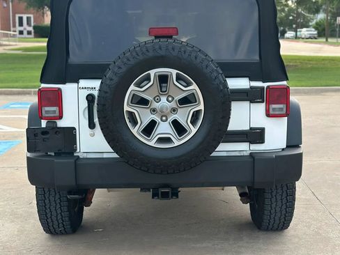 Used 2014 Jeep Wrangler Unlimited Rubicon w/ Connectivity Group AWD/4WD image 6