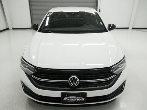 Used 2023 Volkswagen Jetta Sport FWD image 2