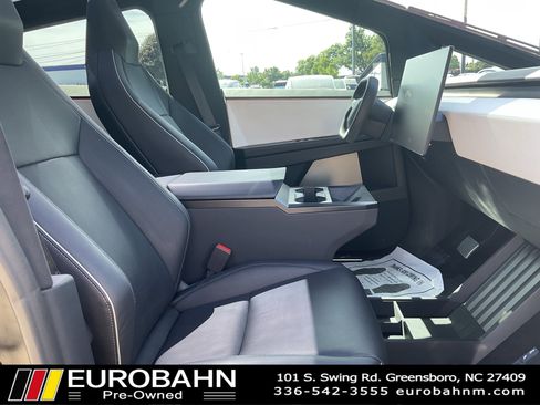 Used 2024 Tesla Cybertruck AWD Crew Cab image 20