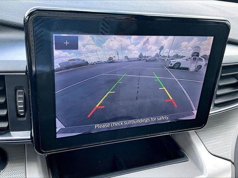 Used 2023 Ford Explorer XLT w/ Equipment Group 202A AWD/4WD image 22