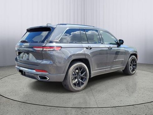 Used 2022 Jeep Grand Cherokee Overland AWD/4WD image 3