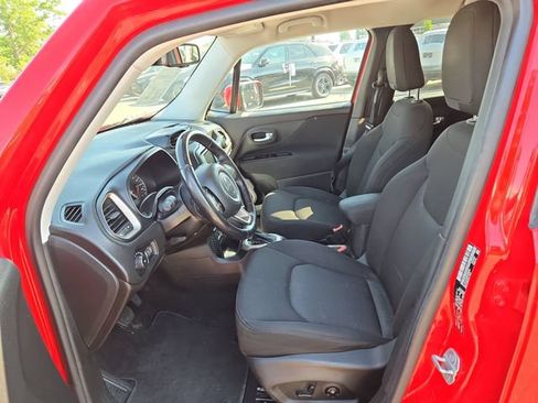 Used 2017 Jeep Renegade Latitude w/ Popular Equipment Group FWD image 23
