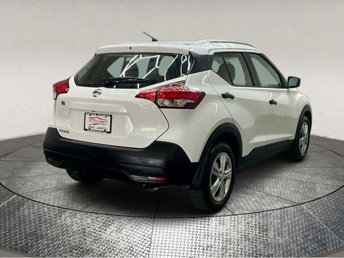 Used 2019 Nissan Kicks S image 8