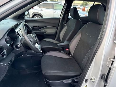 Used 2020 Nissan Kicks S image 16