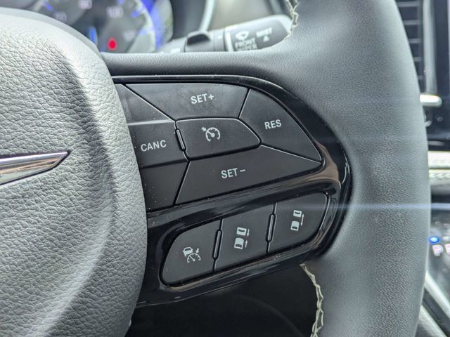 Used 2024 Chrysler Pacifica Limited w/ S Appearance Package FWD image 24