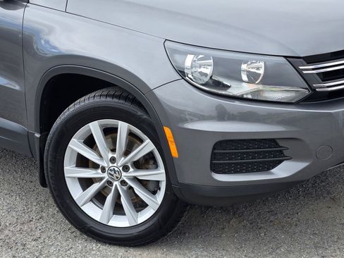 Used 2017 Volkswagen Tiguan Limited w/ Alloy Wheels Package AWD/4WD image 9
