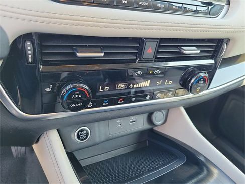 Used 2023 Nissan Rogue SL w/ SL Premium Package image 22