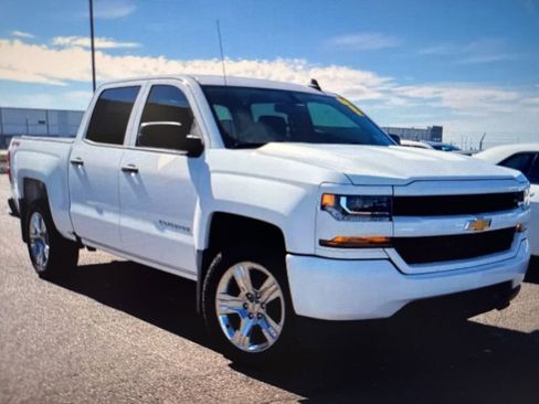 Used 2018 Chevrolet Silverado 1500 Custom w/ Custom Value Package image 5