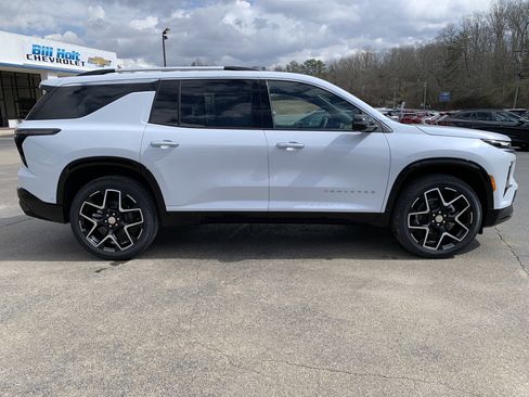 New 2026 Chevrolet Traverse High Country w/ LPO, Floor Liner Package image 2