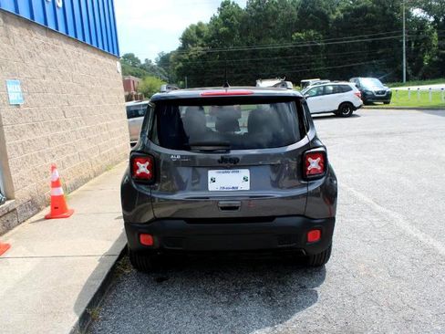 Used 2018 Jeep Renegade Altitude w/ UConnect 8.4 Nav Group image 5