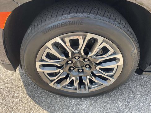 Used 2023 GMC Yukon Denali Ultimate AWD/4WD image 12