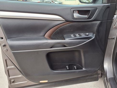 Used 2018 Toyota Highlander XLE image 21