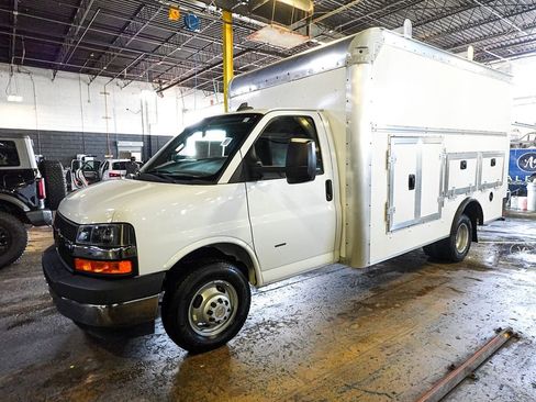 Used 2022 Chevrolet Express 3500 w/ Power Convenience Package RWD image 3