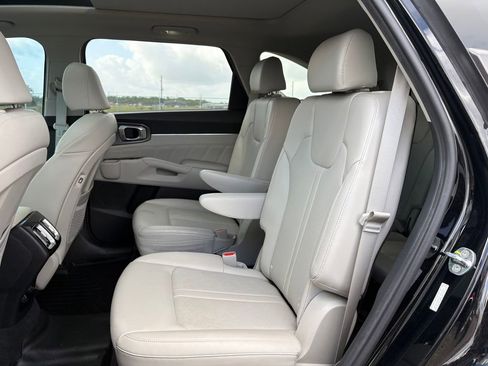 Certified 2023 Kia Sorento SX image 12