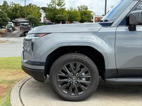 Used 2026 Lexus GX 550 w/ Cold Area Package AWD/4WD image 12