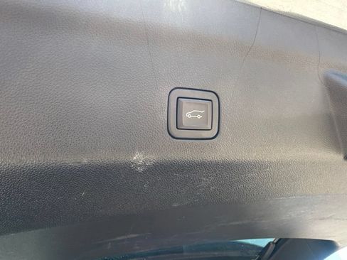 Used 2023 Chevrolet Tahoe Premier AWD/4WD image 18