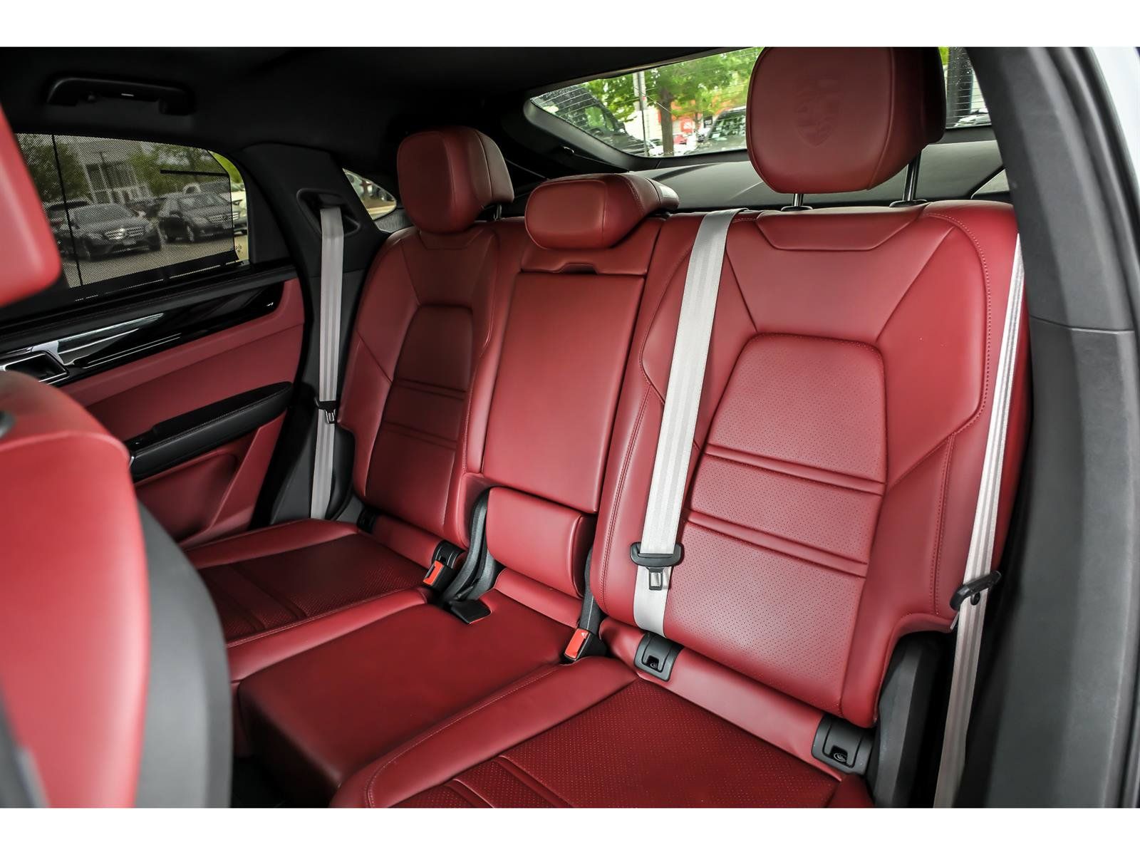 Used 2023 Porsche Cayenne Platinum Edition AWD/4WD image 14
