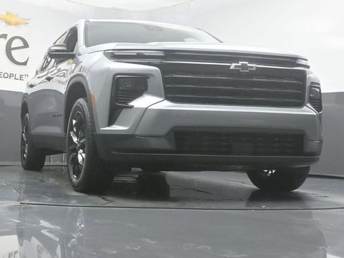 New 2026 Chevrolet Traverse LT w/ Midnight/Sport Edition image 3