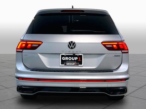 Used 2024 Volkswagen Tiguan SE R-Line AWD/4WD image 4
