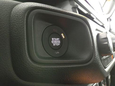 Certified 2025 Jeep Gladiator Sport image 25