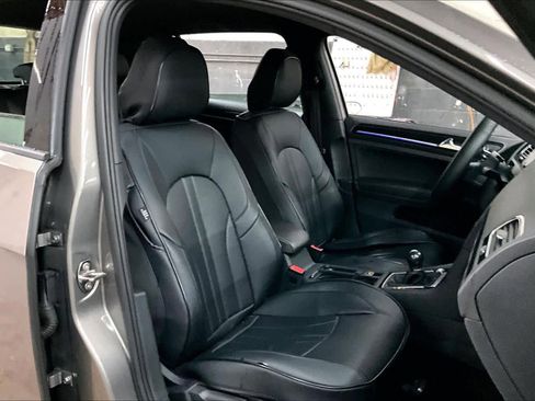 Used 2017 Volkswagen Golf R 4-Door image 10