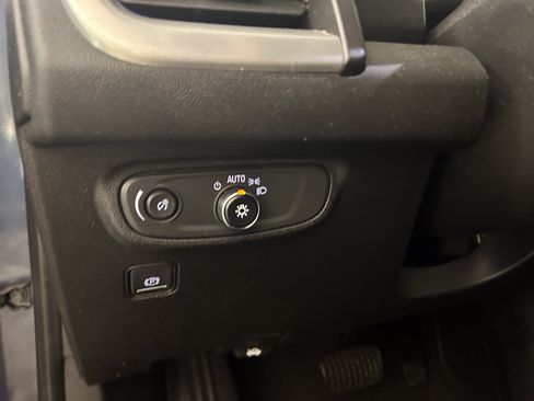 Used 2018 GMC Terrain SLE FWD image 17