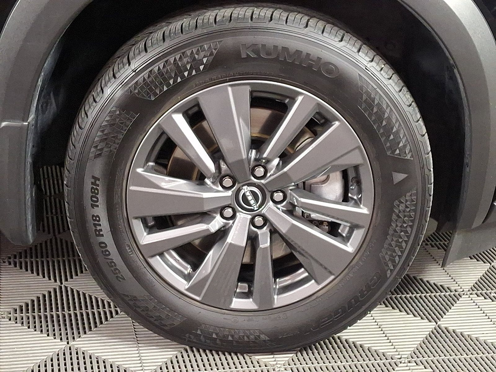 Used 2024 Nissan Pathfinder SV w/ Black Appearance Package AWD/4WD image 11