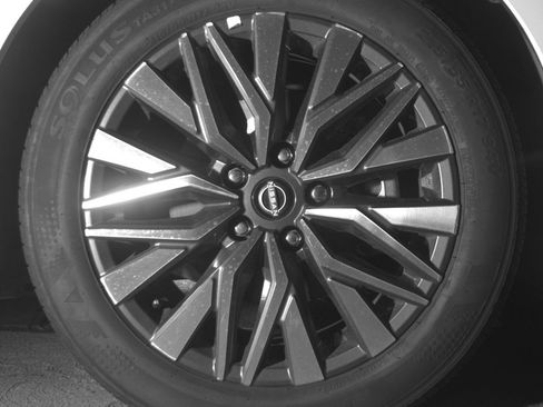 Used 2025 Nissan Altima 2.5 SV FWD image 13