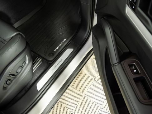 New 2026 Porsche Cayenne image 25