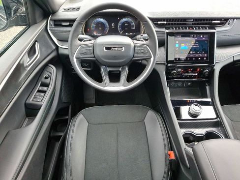 New 2025 Jeep Grand Cherokee Altitude image 7