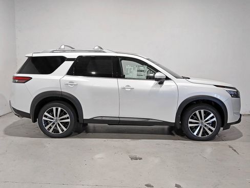 New 2025 Nissan Pathfinder Platinum w/ Lighting Package (N92) image 7